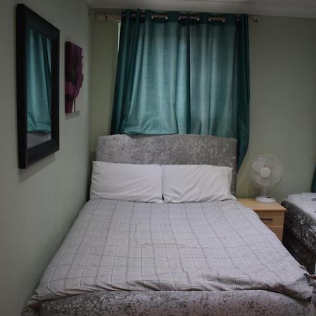 Three Bedroom House Lancaster Road London Exterior foto